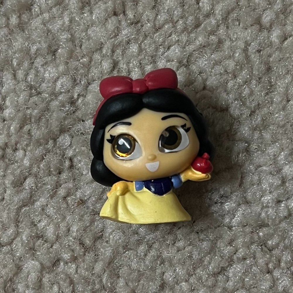 Disney Doorables Series 6: Snow White Figure